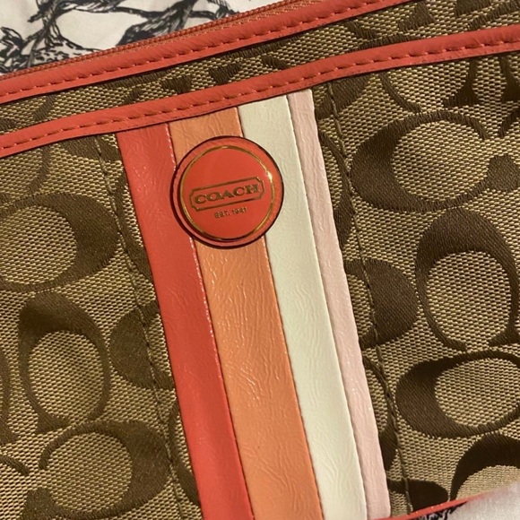 Coach wristlet - Picture 3 of 9